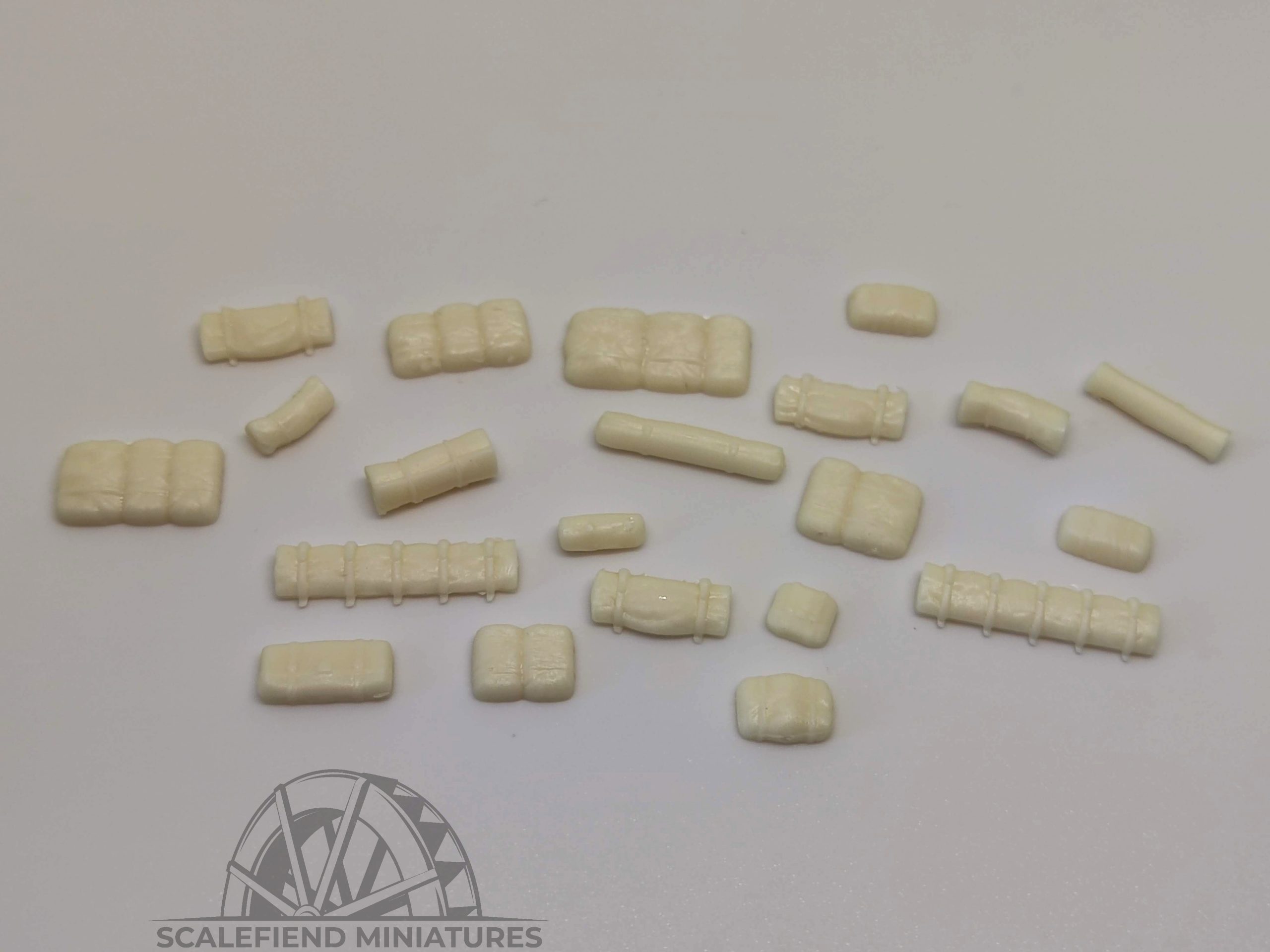 1/144 Vehicle stowage set - tarps, bags, rolls, gear image 1