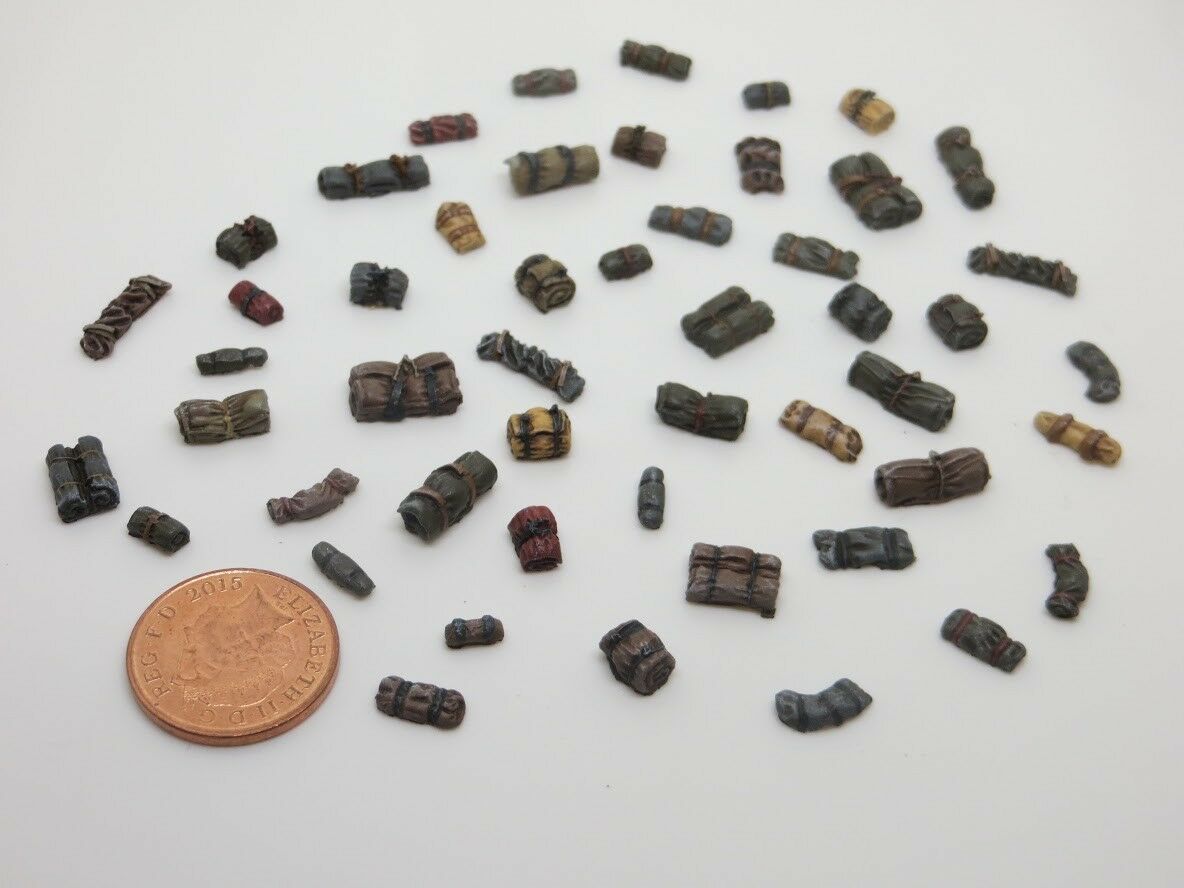 1/72 Small stowage items - Tarps and bedrolls ~50 items - pk1 image 1