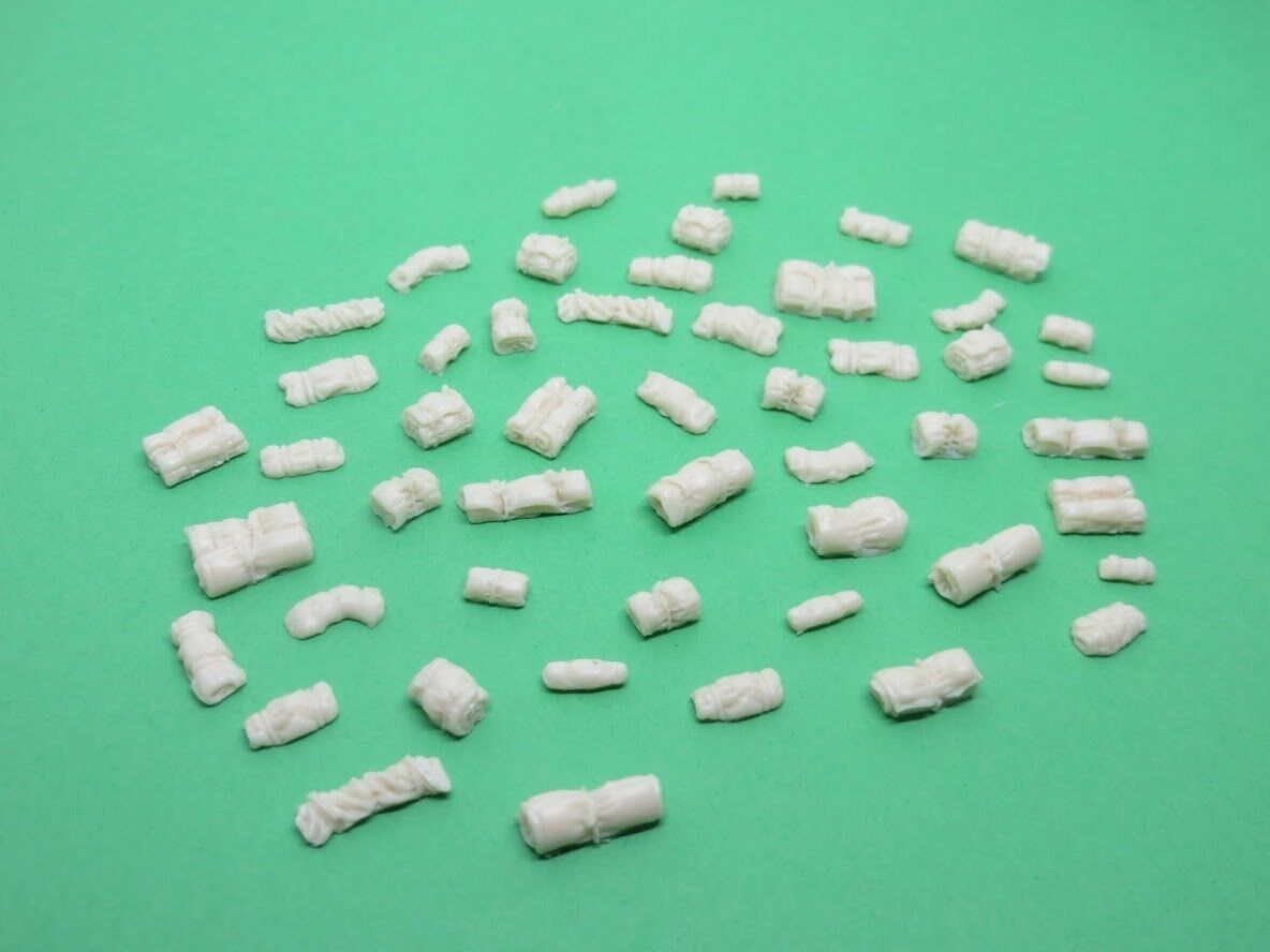 1/72 Small stowage items - Tarps and bedrolls ~50 items - pk1 image 3