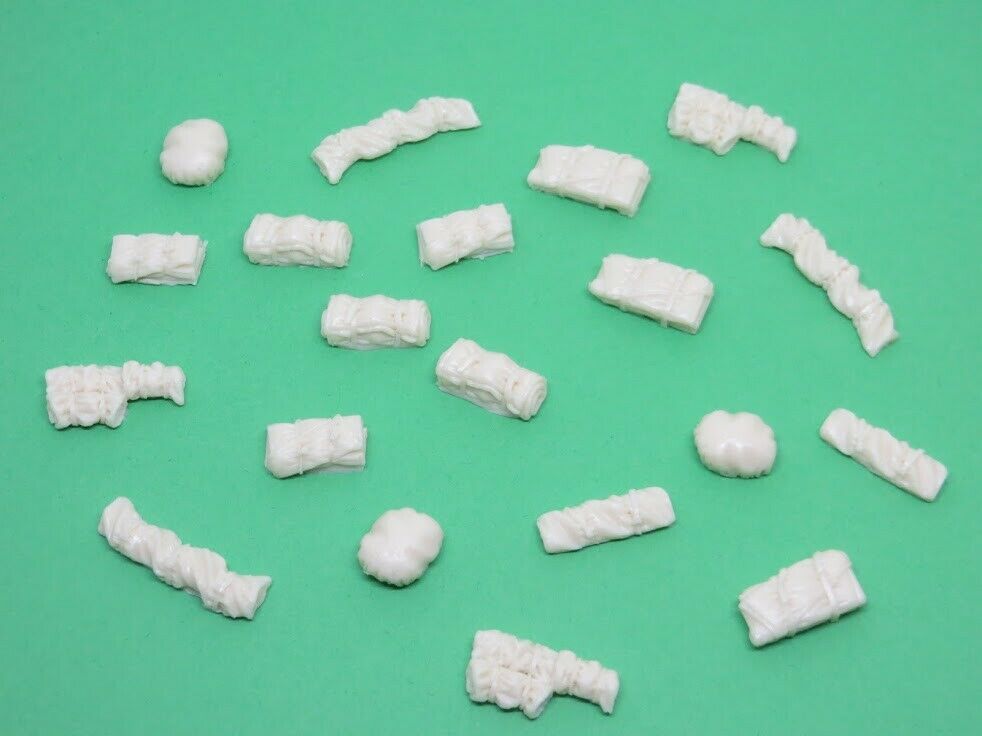 1/72 Vehicle bustowage bulk pack- tarps and bedrolls - pk3 image 1
