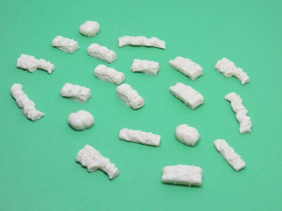 1/72 Vehicle bustowage bulk pack- tarps and bedrolls - pk3 image 3