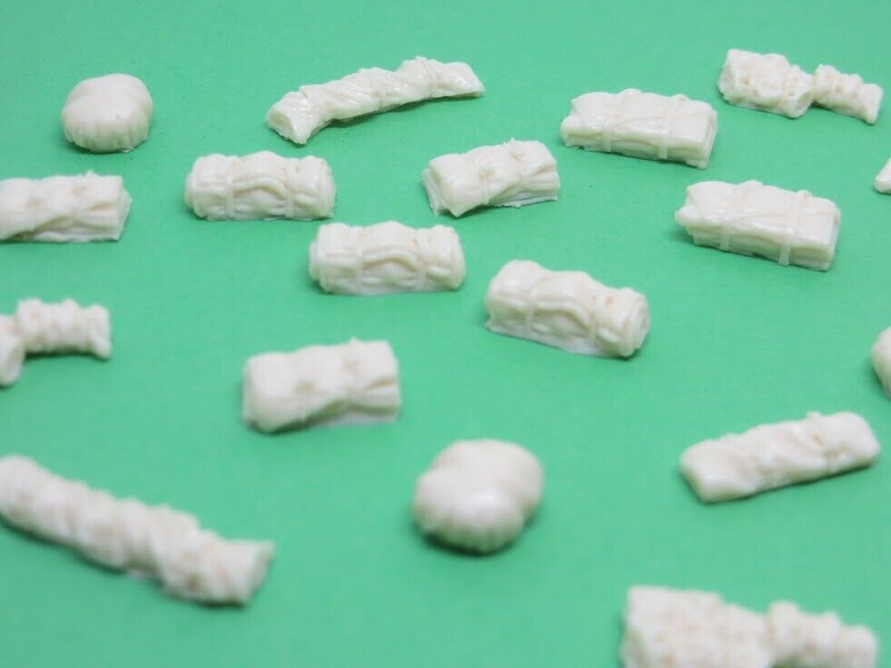 1/72 Vehicle bustowage bulk pack- tarps and bedrolls - pk3 image 4