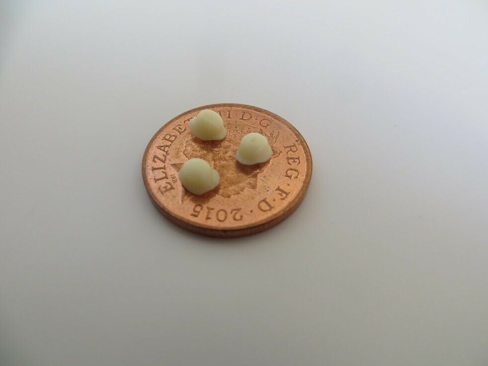 1/72 WW2 German Army Helmets - set of 10 image 1
