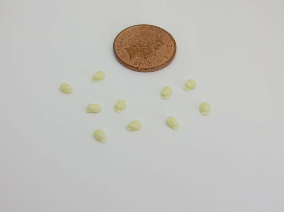 1/72 WW2 German Army M43 Field Cap - set of 10 - stowage detailing set image 3